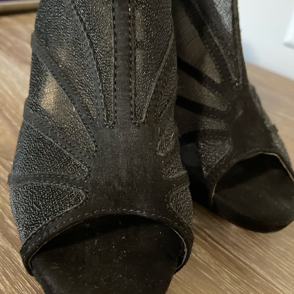 M by Marinelli PeepToe Size9.5 Black Mesh Panels Suede Edgy Baddie Coquette Sexy - Picture 3 of 10